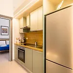 Urban Retreat 76 *