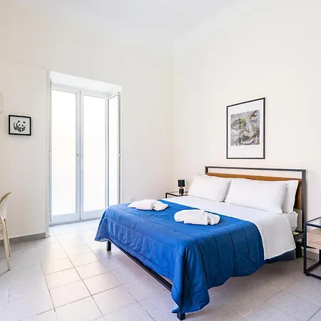 Urban Retreat 76 * Napoli